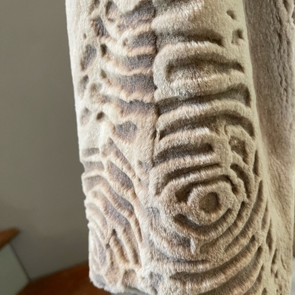 Luxurious Iceberg Laser Cut Perl Sheared Mink Fur Jacket/Cape Style Jacket NWT🏷️ - Picture 10 of 12